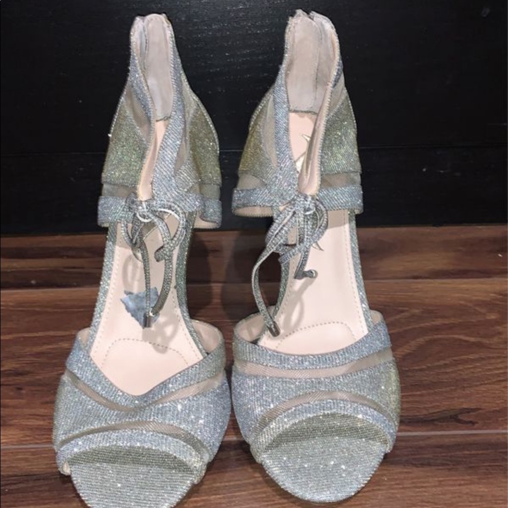 Today only✨ Nina ✨ heels size 9M
